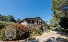 Villa with garden and swimming pool