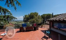 Villa con giardino e piscina
