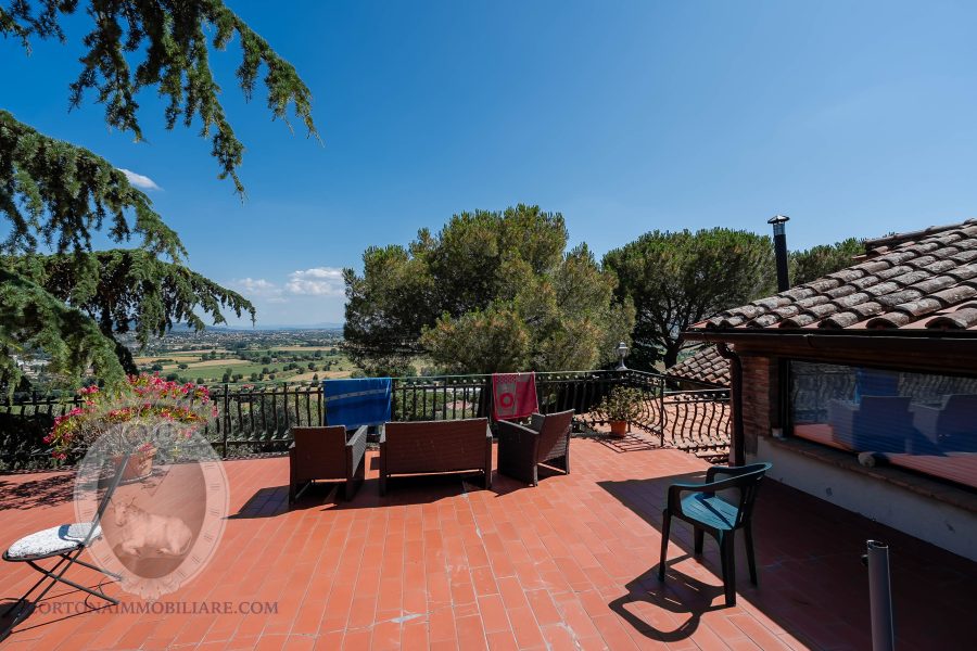 Villa con giardino e piscina