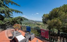Villa with garden and swimming pool