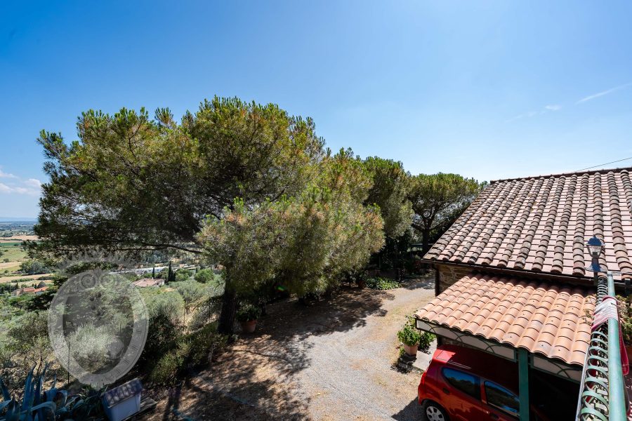 Villa con giardino e piscina