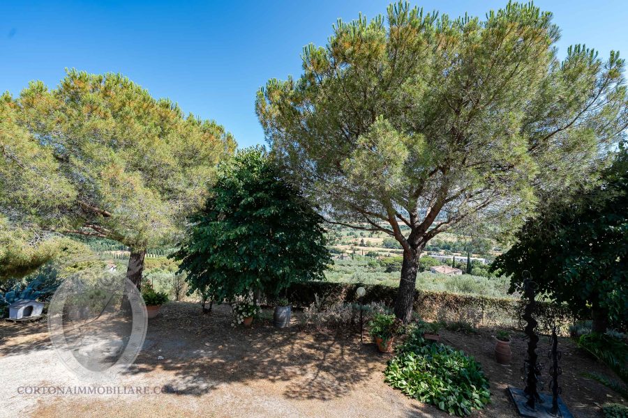 Villa con giardino e piscina