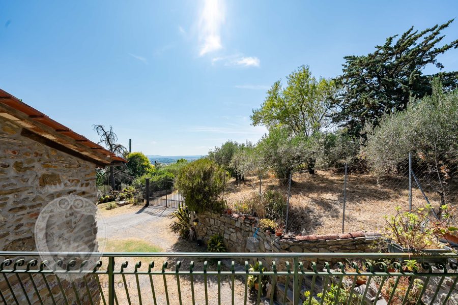 Villa con giardino e piscina