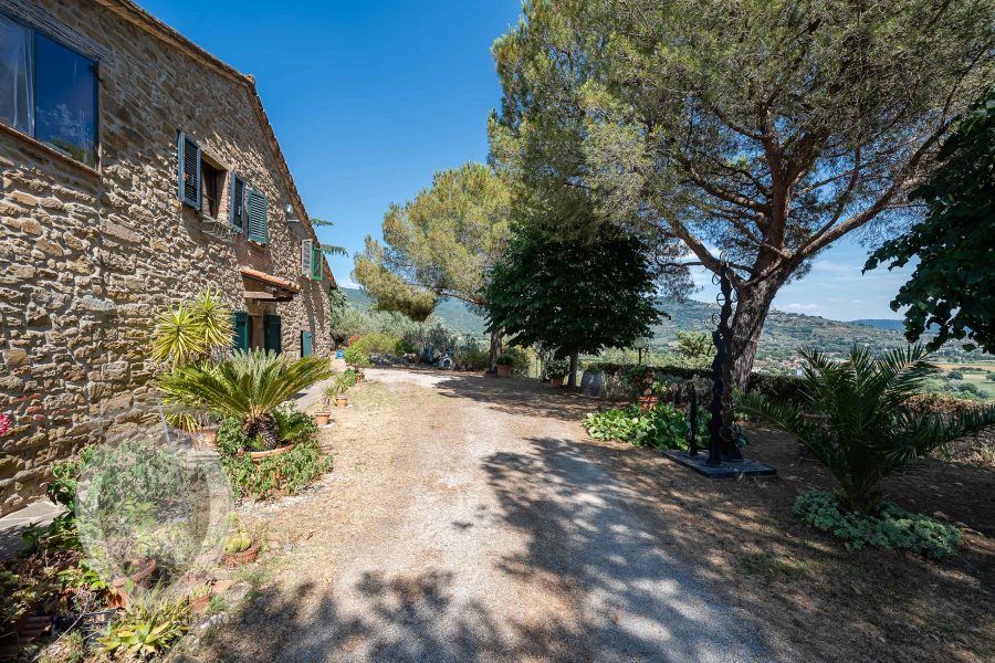 Villa con giardino e piscina