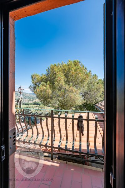 Villa con giardino e piscina