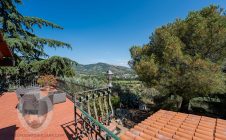 Villa with garden and swimming pool