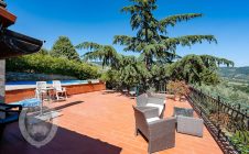 Villa con giardino e piscina