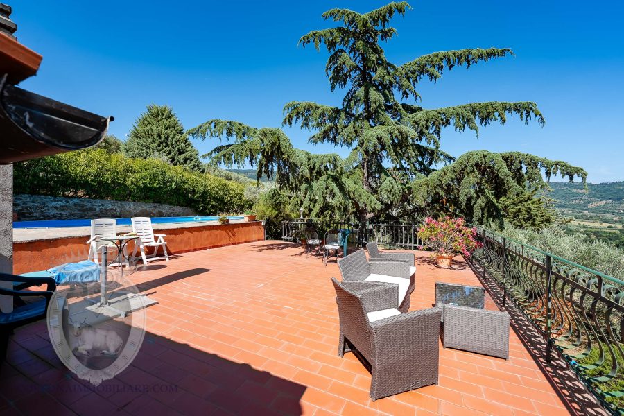 Villa con giardino e piscina