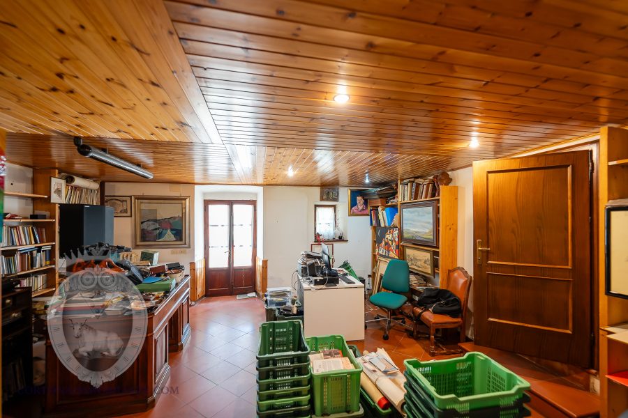 Villa con giardino e piscina
