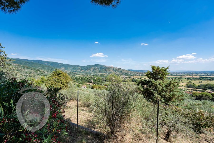 Villa con giardino e piscina
