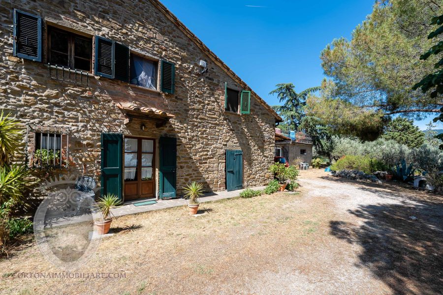 Villa con giardino e piscina