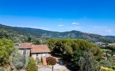 Villa con giardino e piscina