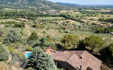 Villa con giardino e piscina