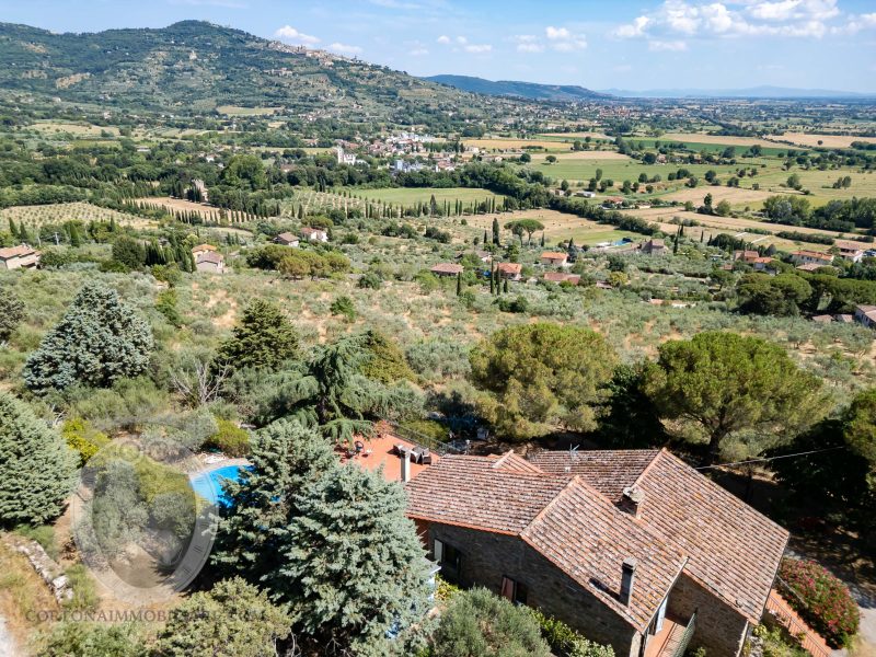 Villa con giardino e piscina