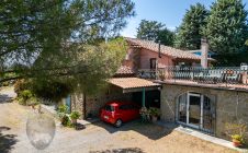 Villa con giardino e piscina
