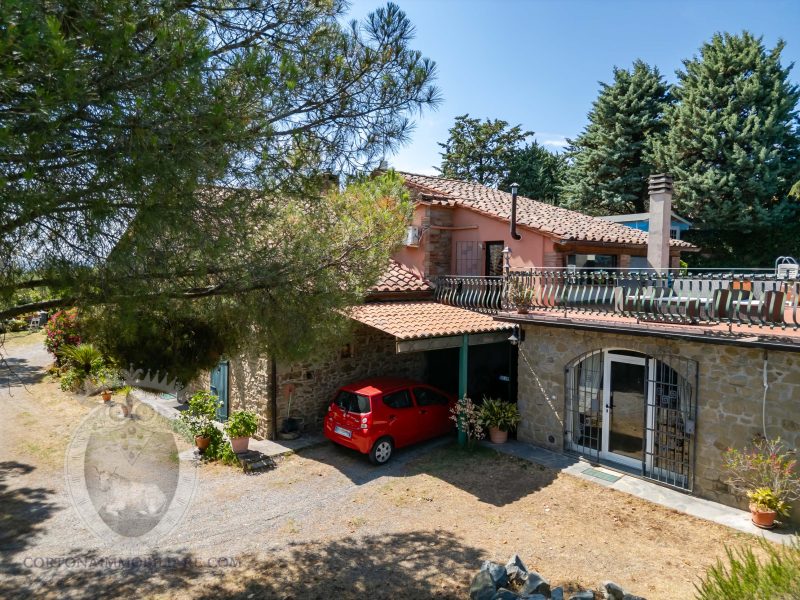 Villa con giardino e piscina
