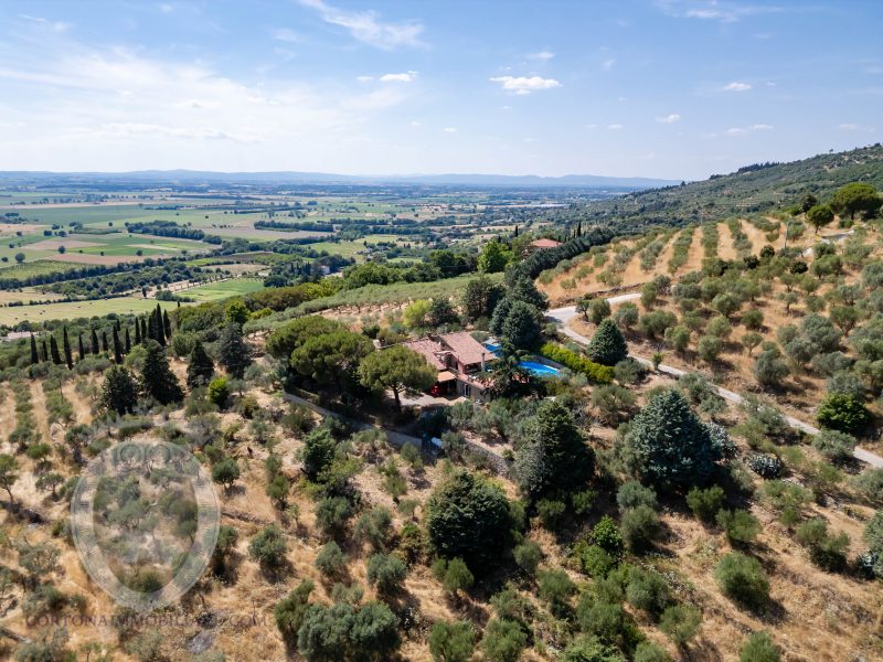 Villa con giardino e piscina