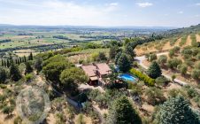 Villa with garden and swimming pool