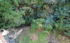 Casolare in pietra con vista e giardino