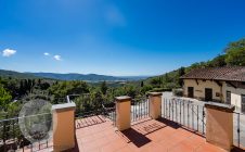 Casale con vista, terreno e annessi