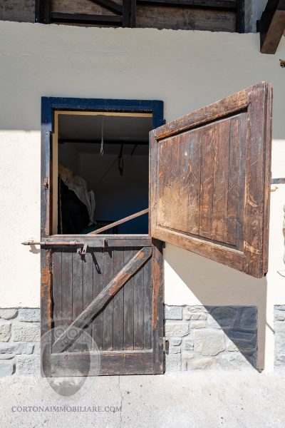 Casale con vista, terreno e annessi
