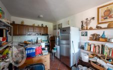 Casale con vista, terreno e annessi