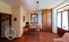 Casale con vista, terreno e annessi