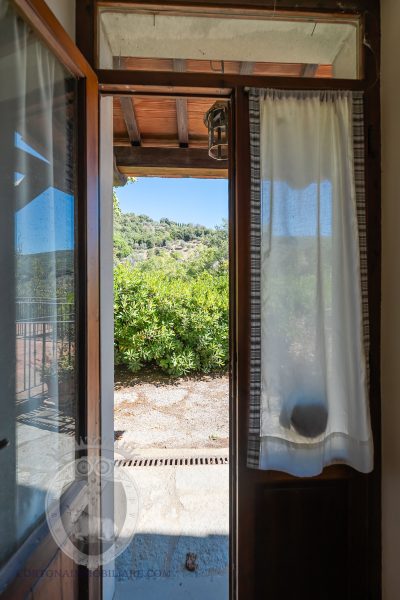 Casale con vista, terreno e annessi