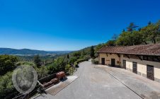 Casale con vista, terreno e annessi