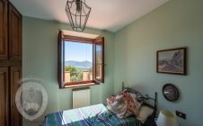 Casale con vista, terreno e annessi