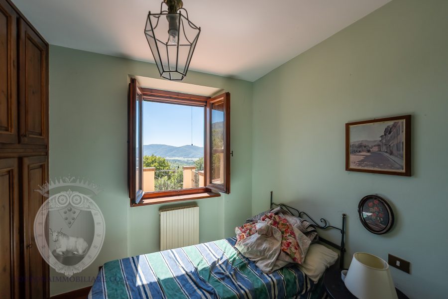 Casale con vista, terreno e annessi