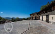 Casale con vista, terreno e annessi