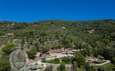 Casale con vista, terreno e annessi