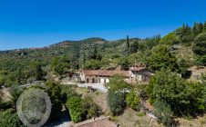 Casale con vista, terreno e annessi