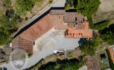 Casale con vista, terreno e annessi