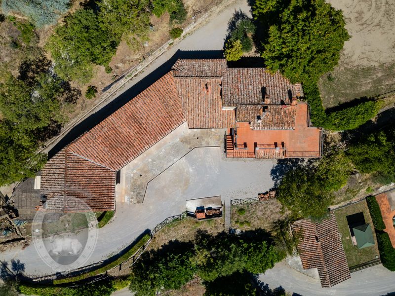 Casale con vista, terreno e annessi