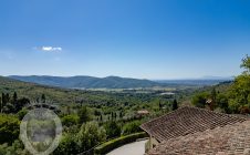 Casale con vista, terreno e annessi