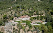 Casale con vista, terreno e annessi