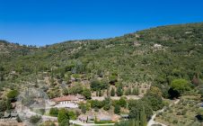 Casale con vista, terreno e annessi