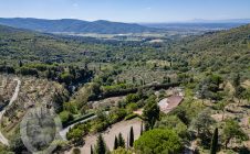 Casale con vista, terreno e annessi