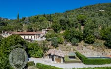Casale con vista, terreno e annessi