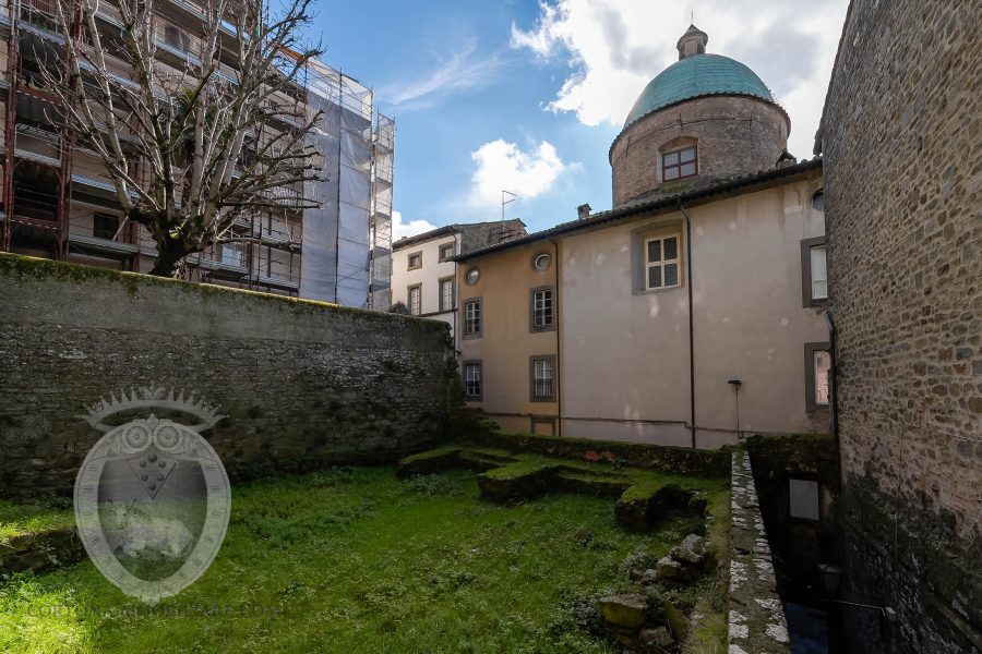 Detached townhouse in the center