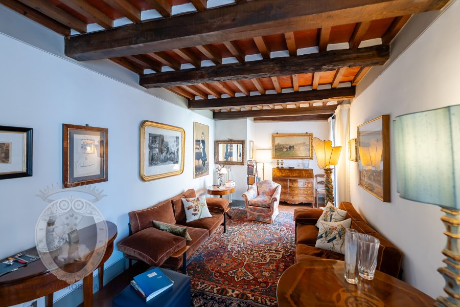 Detached townhouse in the center