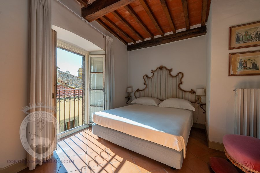 Detached townhouse in the center