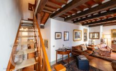 Detached townhouse in the center