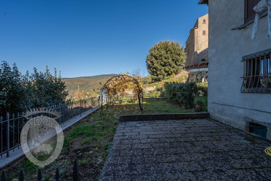 Appartamento con giardino e garage