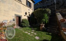 Appartamento con giardino e garage