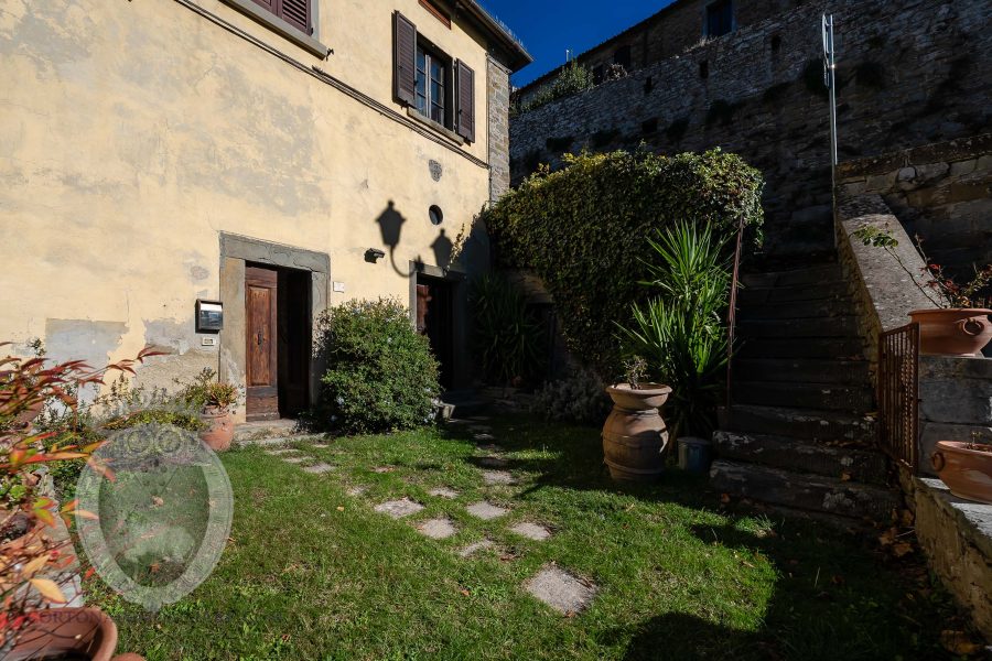 Appartamento con giardino e garage