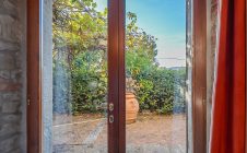 Colonica con piscina e giardino