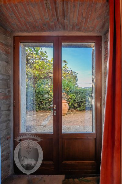 Colonica con piscina e giardino